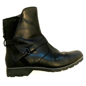TEVA De La Vina Low Black boot